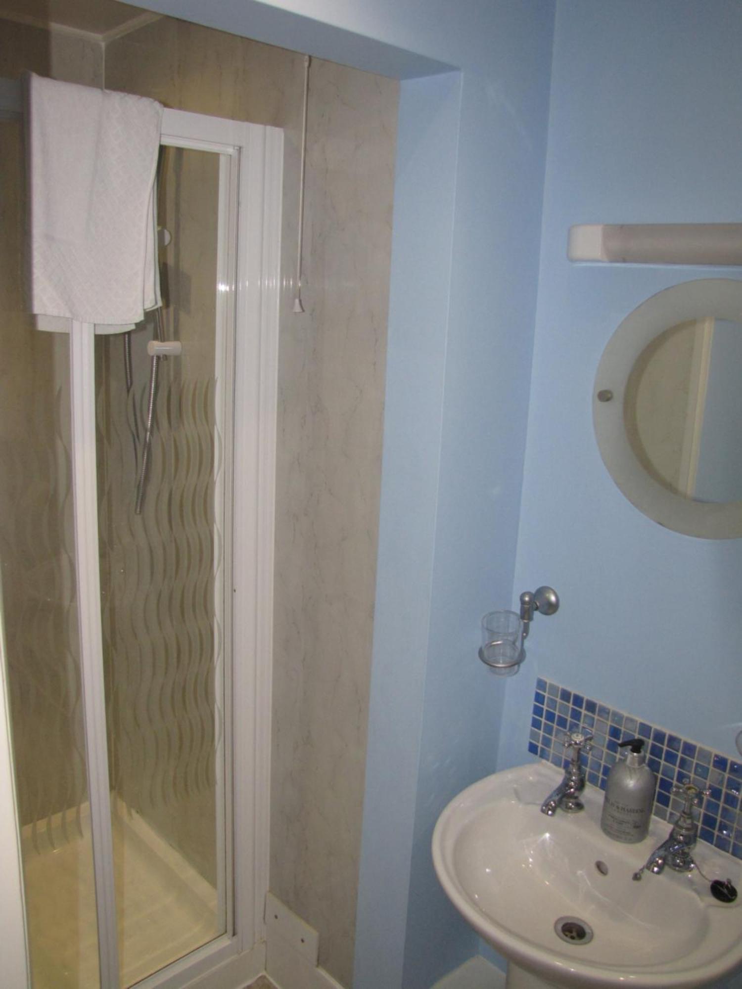 Ashmira Guest House Уэймут Экстерьер фото